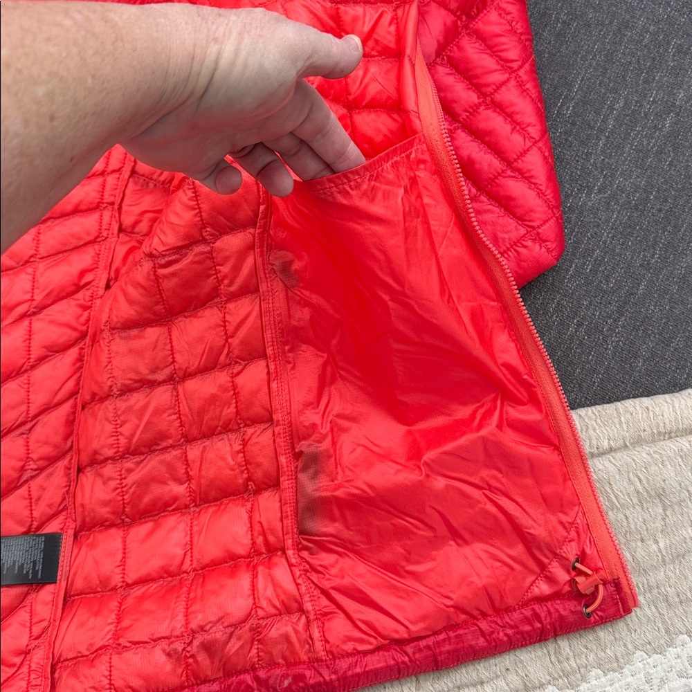 The North Face ThermoBall Trekker Quilted Jacket {Bright Red/Melon} M - Picture 5 of 7